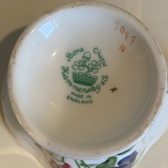 EUC VTG HAMMERSLEY BONE CHINA TEACUP AND SAUCER WITH A BEAUTIFUL FLORAL PATTERN - Picture 7 of 11